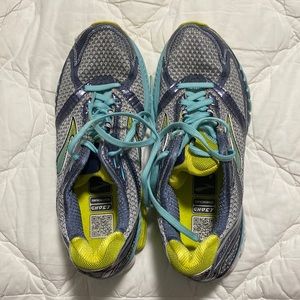 Brooks ladies running shoes